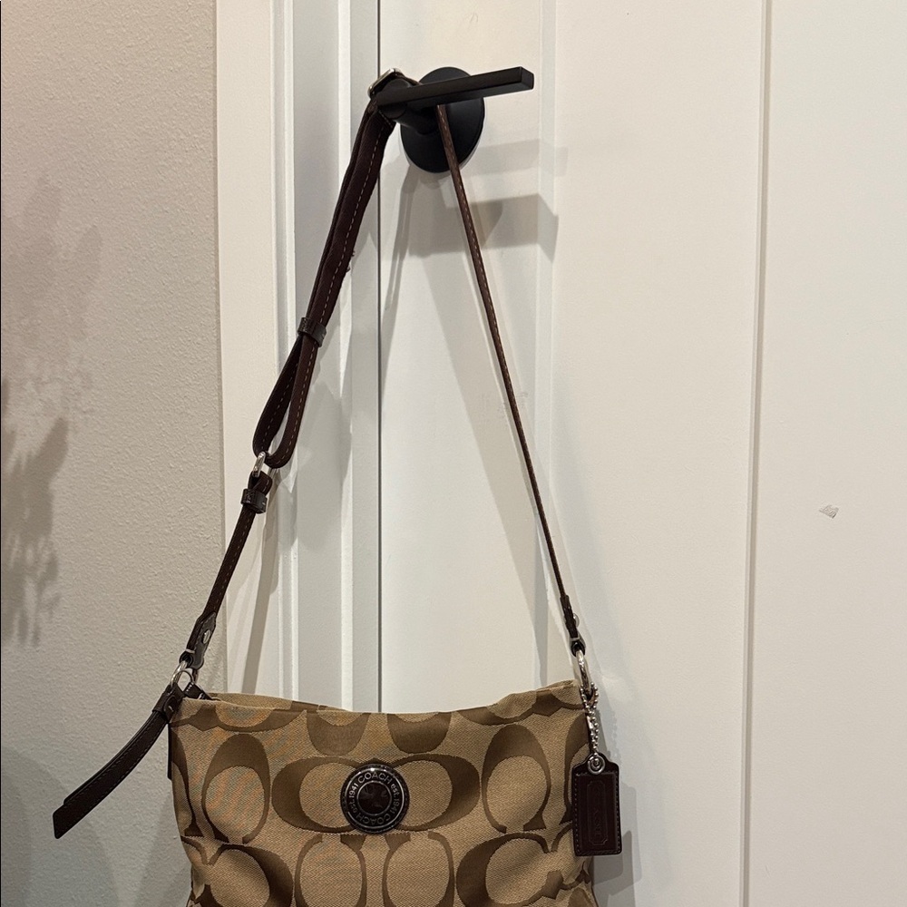 Coach Tan and Brown Signature Shoulder Bag gallery tote purse handbag designer - Picture 4 of 12